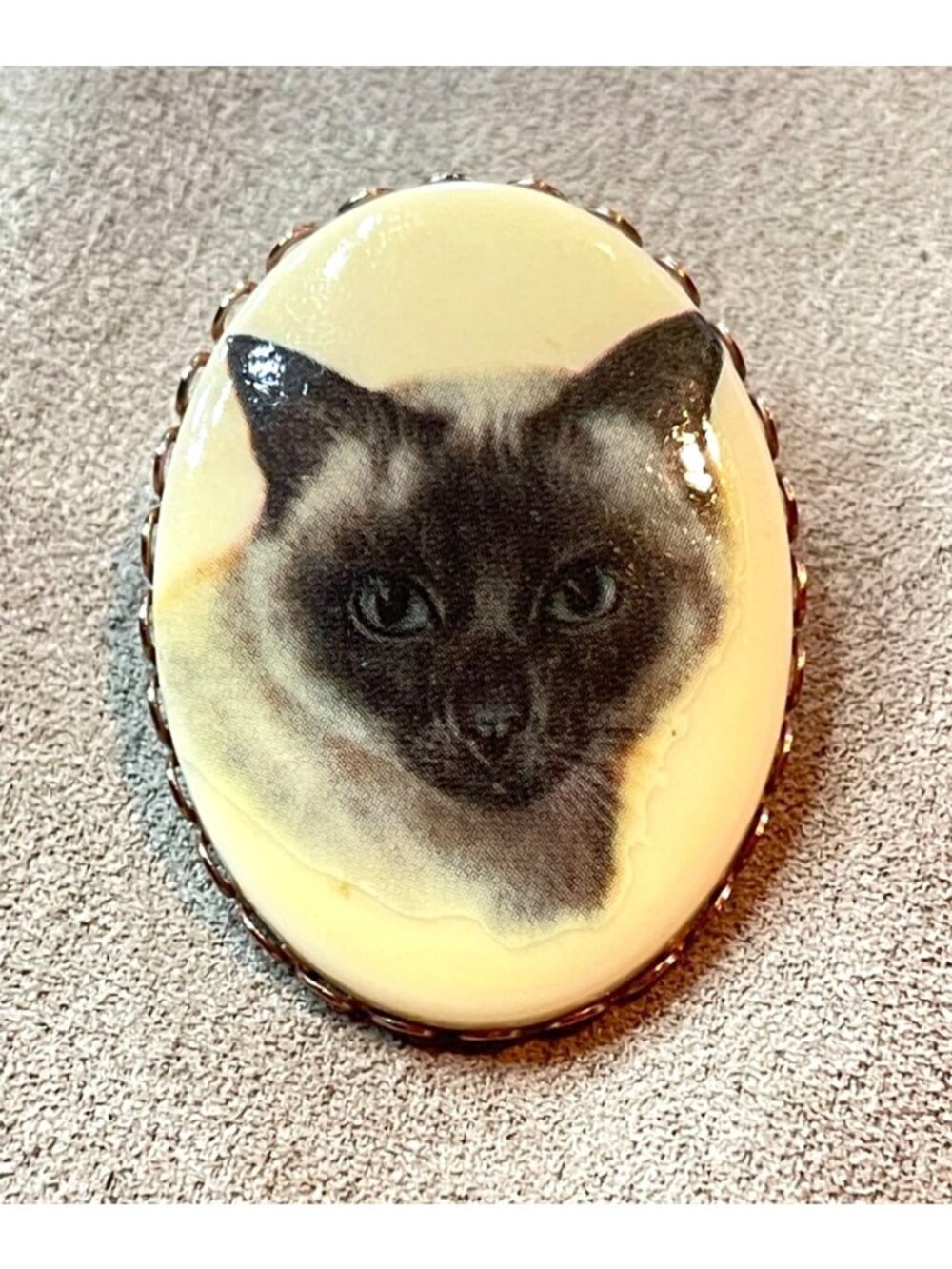 Vintage 60s Unsigned Siamese Cat Portrait Pin Brooch